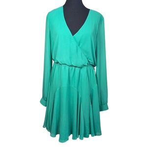 bebe Deep V Wrap Style Dress With Flowy Skirt In Emerald Green Size Med